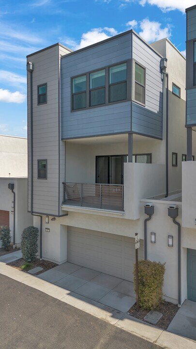 347 Novel in Irvine, CA - Building Photo