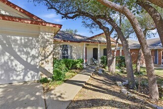1102 Fossil Cove in Round Rock, TX - Building Photo - Building Photo
