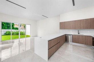 1346 SW 22nd Ter in Miami, FL - Building Photo - Building Photo