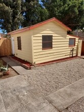 1586 Orange Ave in Costa Mesa, CA - Foto de edificio - Building Photo