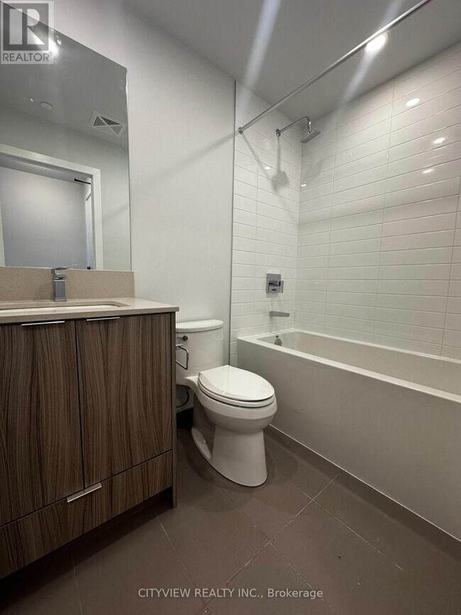 430-3430 Square One Dr in Mississauga, ON - Building Photo - Building Photo