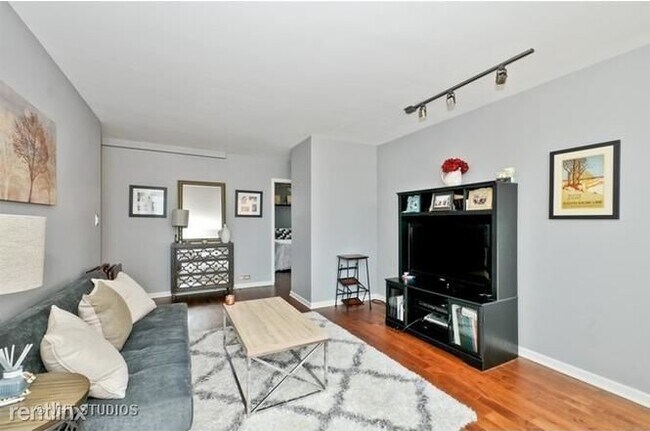 3420 N Lake Shore Dr-Unit -Apt 14K in Chicago, IL - Building Photo - Building Photo
