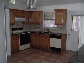 1068 Goldenrod Rd in Wellington, FL - Building Photo - Building Photo