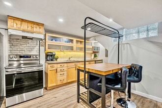 7916-7936 36 Ave NW in Calgary, AB - Building Photo - Building Photo