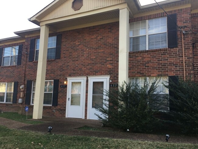 property at 615 Castlegate Dr