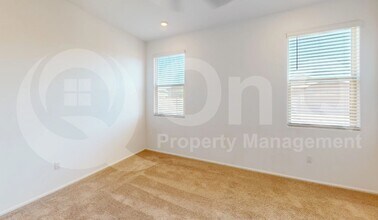 6301 S Crescent Peak Dr in Tucson, AZ - Foto de edificio - Building Photo