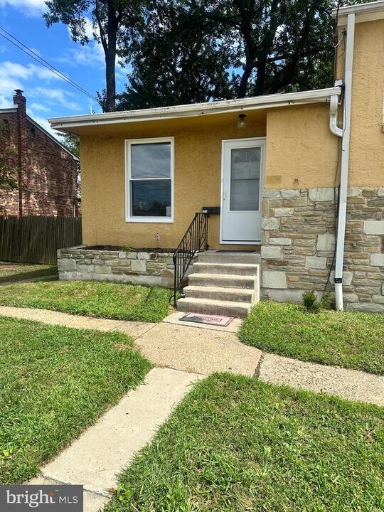 9119 Blue Grass Rd in Philadelphia, PA - Building Photo