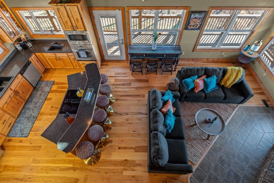 11 NC 8720 in Jasper, AR - Building Photo