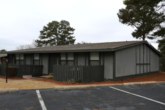 Highland Village in Lagrange, GA - Building Photo - Building Photo