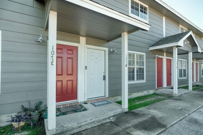 107 Castleberry Ct in Bertram, TX - Building Photo - Building Photo