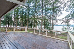 4750 Jones Rd in Oak Harbor, WA - Building Photo