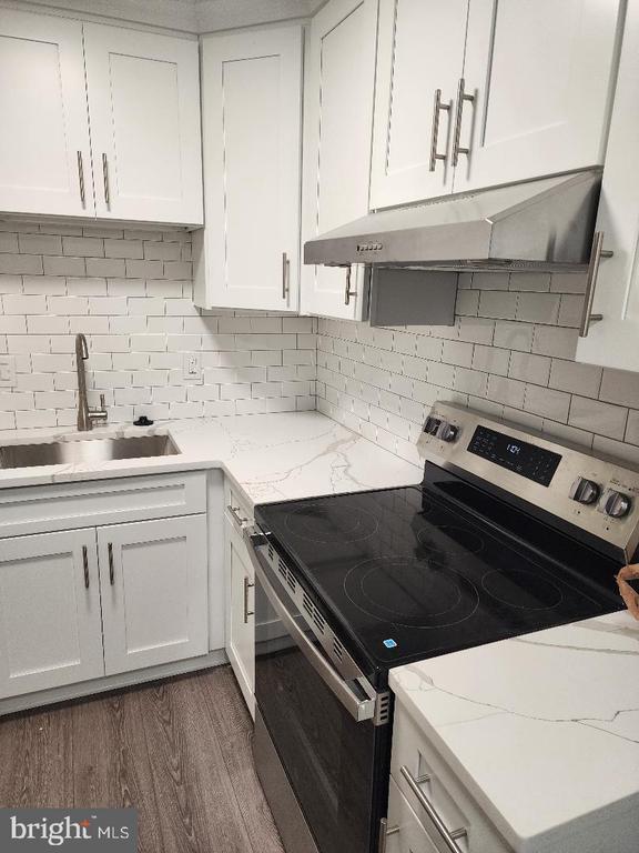 205 E Cornell Dr in Sterling, VA - Building Photo - Building Photo