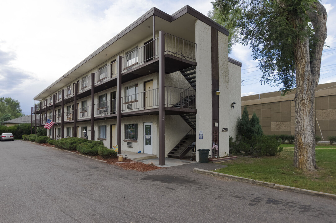 Yukon Terrace Apartments in Lakewood, CO - Building Photo