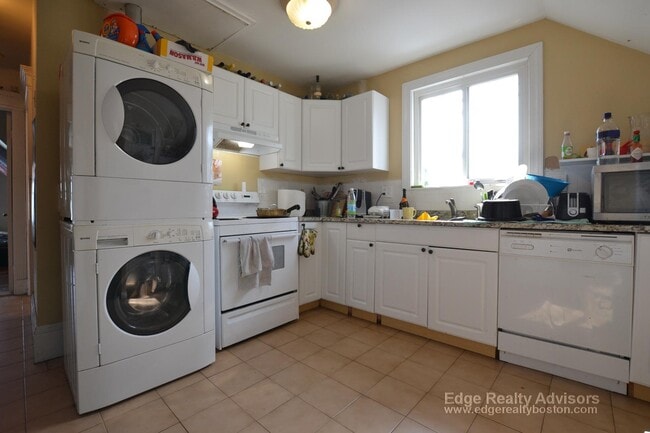 8 Selkirk Rd, Unit 3 in Boston, MA - Foto de edificio - Building Photo