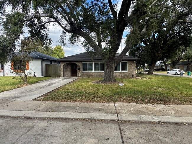 702 Robin Cir in Pasadena, TX - Building Photo - Building Photo