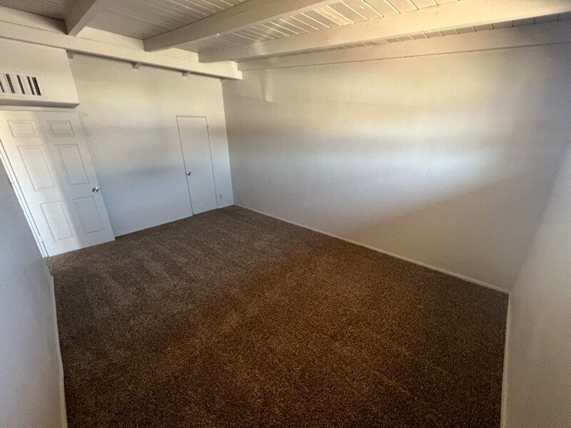 302 W Irvington Rd in Tucson, AZ - Building Photo