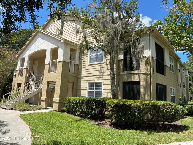 property at 11 Arbor Club Dr