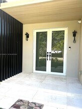 7850 SW 67th Ave in South Miami, FL - Building Photo - Building Photo