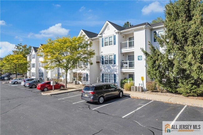 1027 Waterford Dr in Edison, NJ - Building Photo - Building Photo