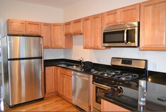 172 Fuller St, Unit 1 in Brookline, MA - Foto de edificio - Building Photo