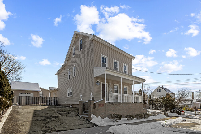 90 Orchard St, Unit 1 in Elmwood Park, NJ - Building Photo - Building Photo