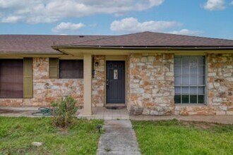 1504 Thornridge Rd in Austin, TX - Foto de edificio - Building Photo