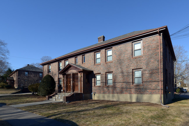 Weston Court Apartments in Braintree, MA - Building Photo - Building Photo