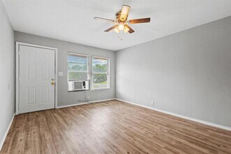 701 W Hull St in Denison, TX - Building Photo - Building Photo