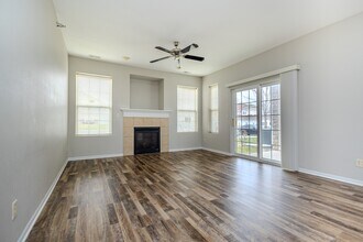 1307 SE University Ave in Waukee, IA - Building Photo - Building Photo
