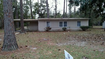 1301 Leone Ave in Valdosta, GA - Building Photo