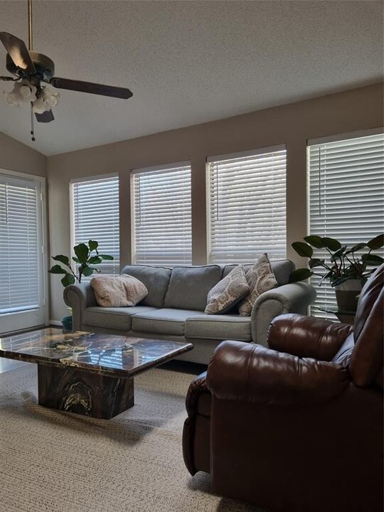 2277 S Kirkwood Rd in Houston, TX - Building Photo