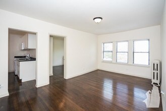 5736 N Winthrop Ave-Unit -102 in Chicago, IL - Building Photo - Building Photo