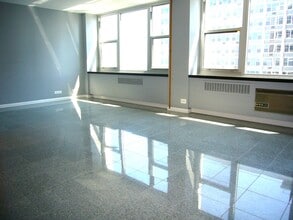 4250 N Marine Dr, Unit 2225 in Chicago, IL - Building Photo - Building Photo