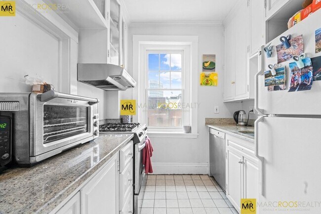 280 Newbury St, Unit #14 in Boston, MA - Foto de edificio - Building Photo