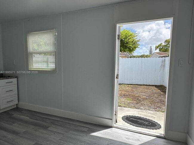 841 N 69th Ave in Hollywood, FL - Building Photo - Building Photo