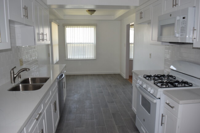 5959 1/2 La Tijera Blvd, Unit Rear Unit in Los Angeles, CA - Building Photo - Building Photo