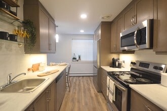 Palmer House in Winnipeg, MB - Building Photo - Building Photo