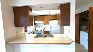 2288 Douglas Rd, Unit 12 in Ferndale, WA - Foto de edificio - Building Photo