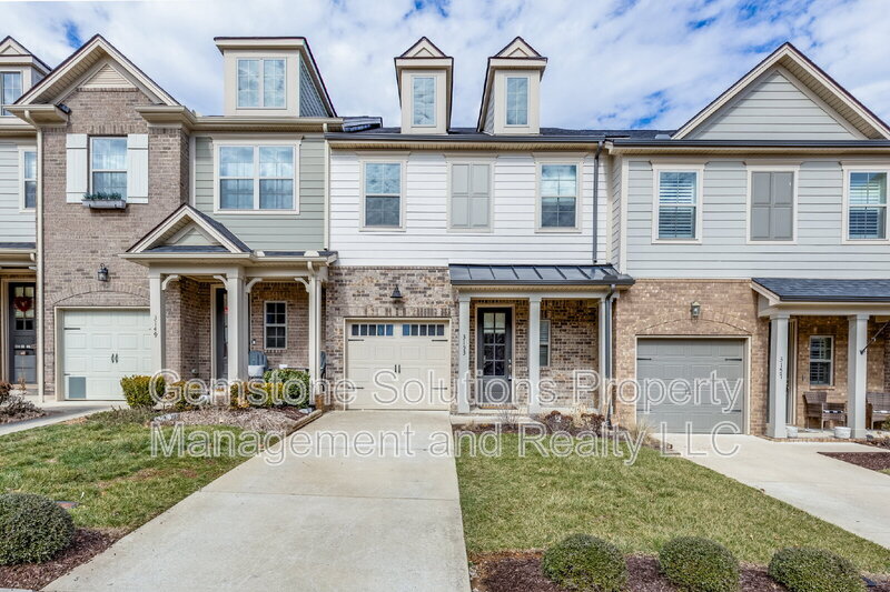3153 Sassafras Ln in Thompson's Station, TN - Foto de edificio