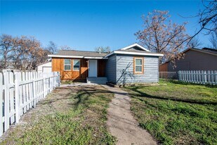540 Hensley Dr in Grand Prairie, TX - Building Photo