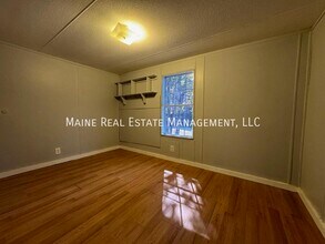 102 Park Dr in Canaan, ME - Building Photo - Building Photo