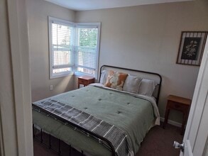 986 55th St in Oakland, CA - Building Photo - Building Photo