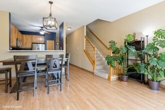 2429 Golf Ridge Cir in Naperville, IL - Building Photo - Building Photo