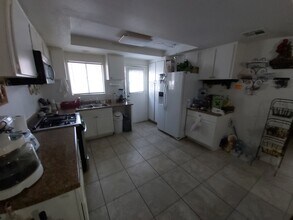 5282 S Maryland Pkwy in Las Vegas, NV - Building Photo - Building Photo