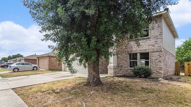8732 Hunters Point Way in Fort Worth, TX - Building Photo - Building Photo