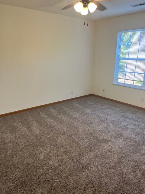 Covington Court Apartments in Peoria, IL - Building Photo - Building Photo