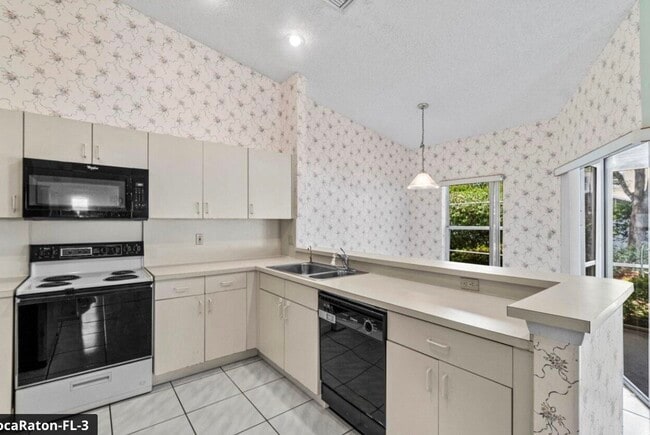 10001 Country Brook Rd in Boca Raton, FL - Building Photo - Building Photo
