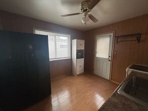 8716 Essex Ave in Warren, MI - Building Photo - Building Photo