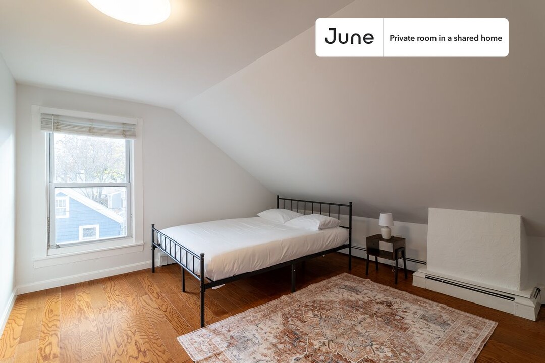 Private bedroom in 4 bed/4 bath Home in Boston, MA - Building Photo