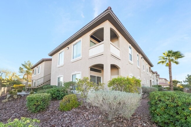 property at 2305 W Horizon Ridge Pkwy